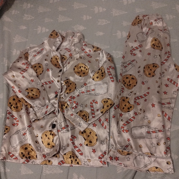 ❤️5/$5❤️Kids' Colorful Pajama Set - Picture 2 of 12